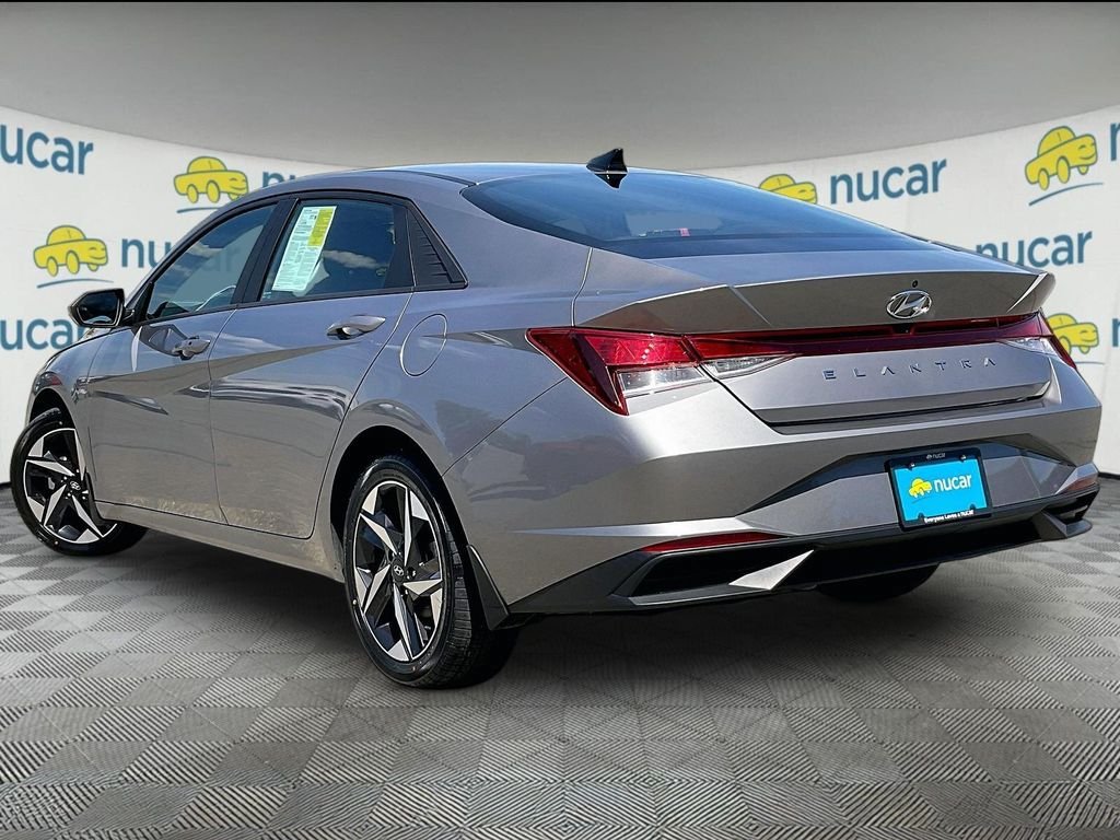 Used 2023 Hyundai Elantra SEL w/ Convenience Package FWD image 4