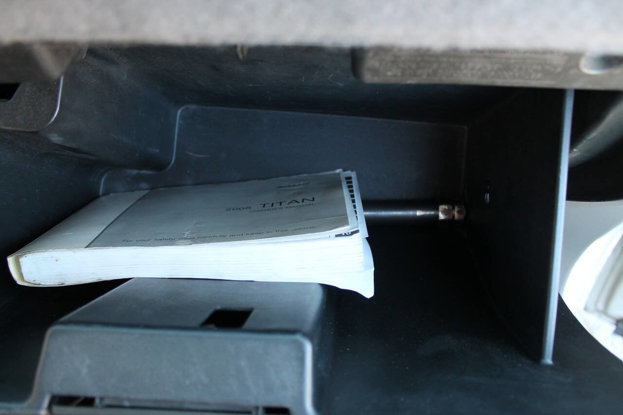 Used 2005 Nissan Titan LE w/ (R02) LE Off-Road Pkg image 31
