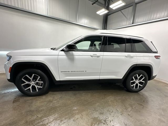 Used 2023 Jeep Grand Cherokee Limited image 2
