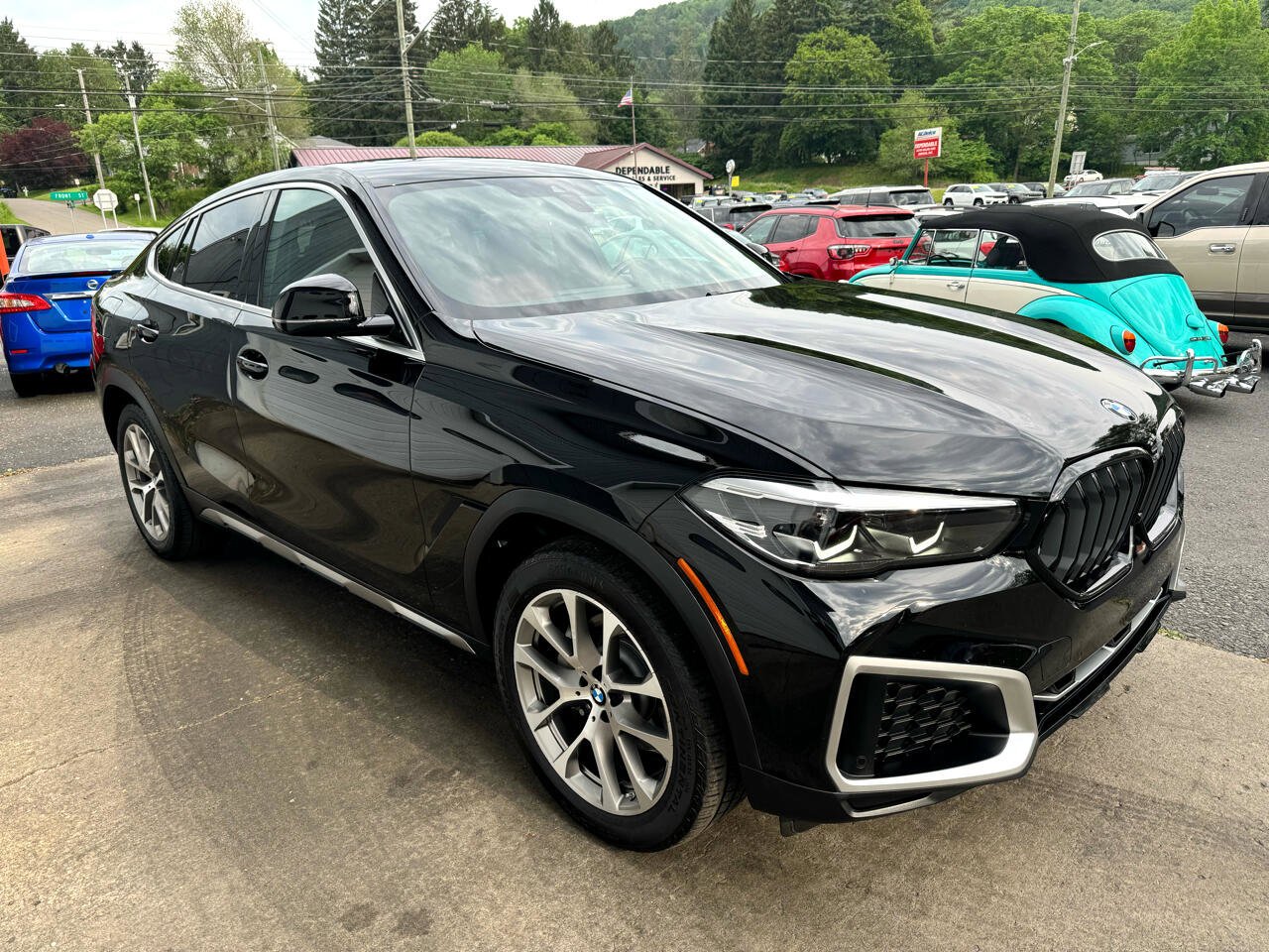 Used 2022 BMW X6 xDrive40i w/ Premium Package image 3