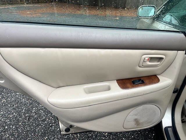 Used 2000 Lexus ES 330 FWD image 15