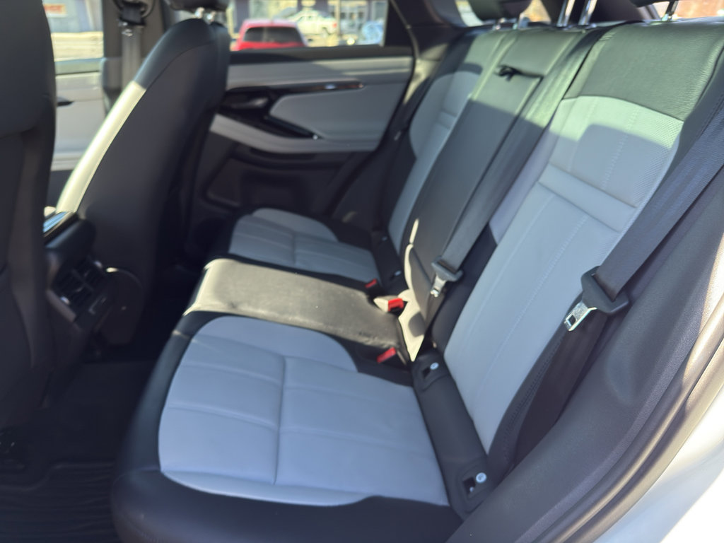 Used 2022 Land Rover Range Rover Evoque R-Dynamic SE image 22