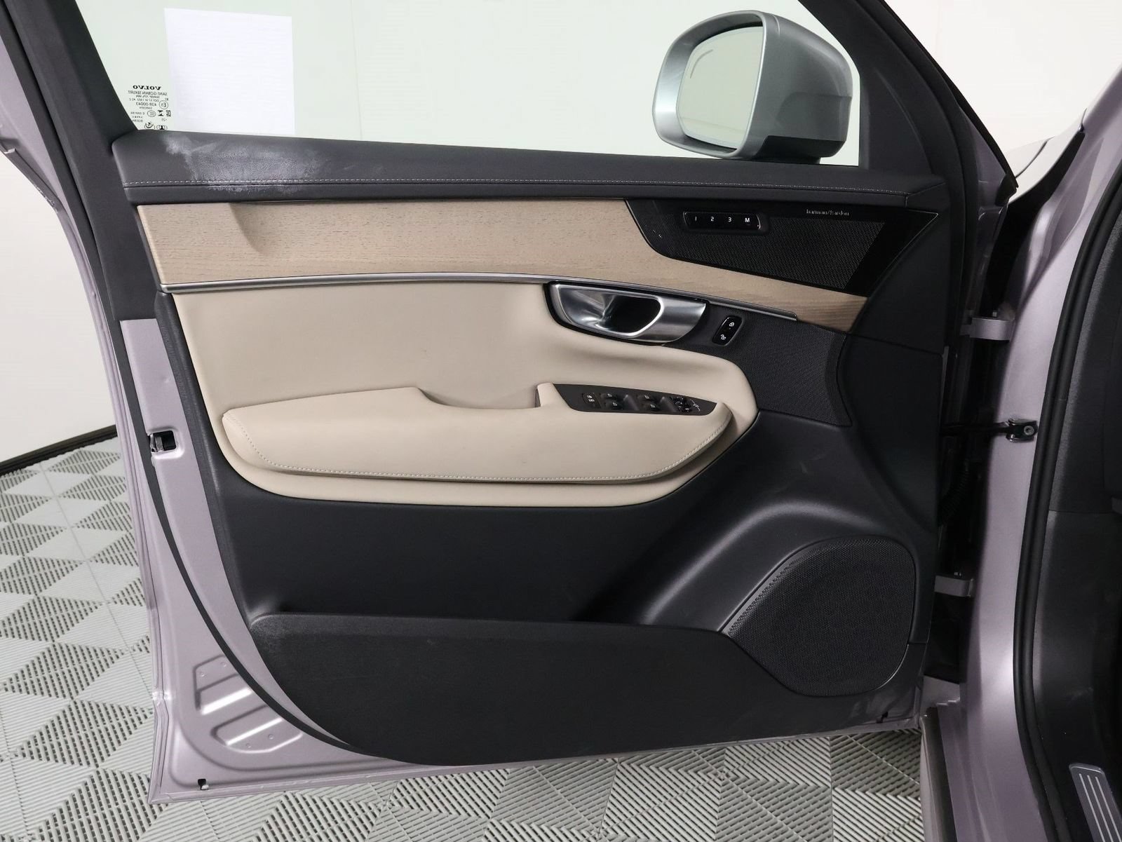 Certified 2026 Volvo XC90 B6 Plus w/ Protection Package Premier AWD/4WD image 17