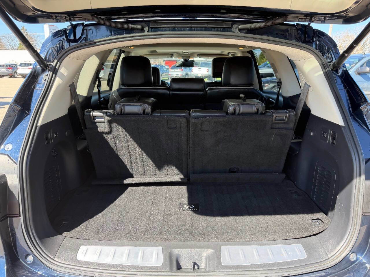 Used 2017 INFINITI QX60 Luxe w/ Deluxe Technology Package AWD/4WD image 13