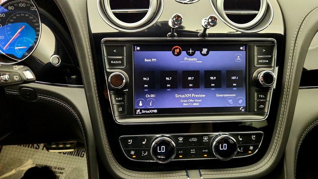 Used 2018 Bentley Bentayga AWD/4WD image 22