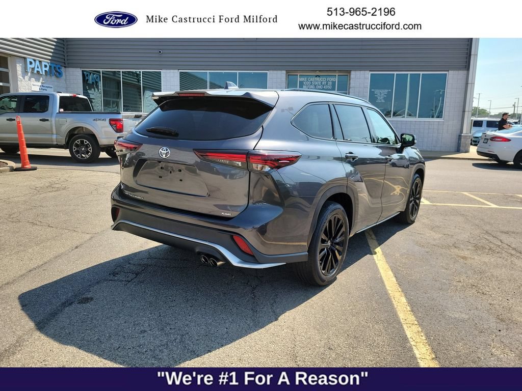 Used 2024 Toyota Highlander XSE FWD image 5