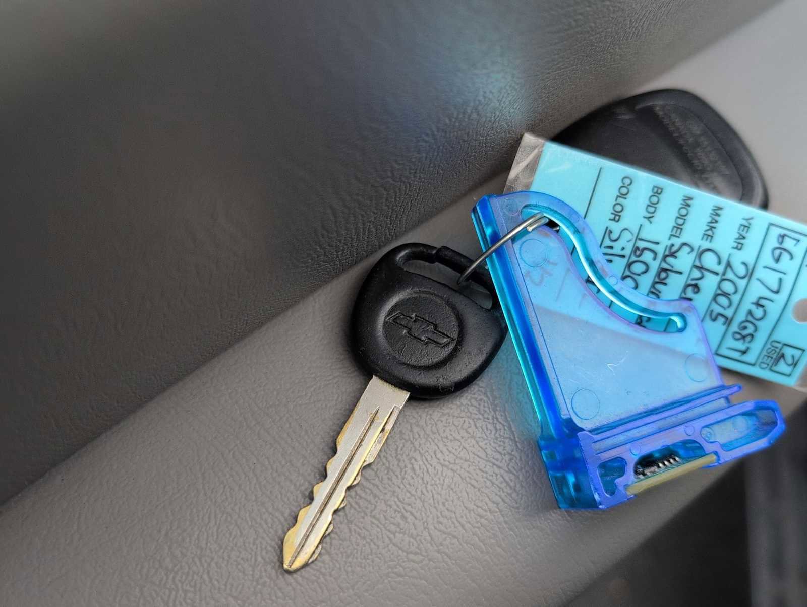 Used 2005 Chevrolet Suburban Z71 w/ Preferred Equipment Group image 28