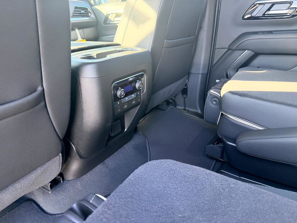 New 2026 Chevrolet Suburban Premier image 36