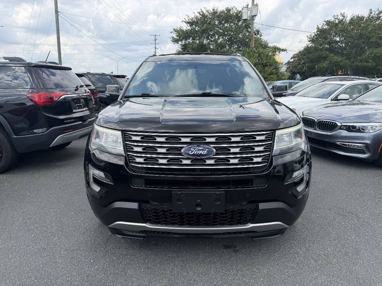 Used 2016 Ford Explorer XLT w/ Equipment Group 202A FWD image 2