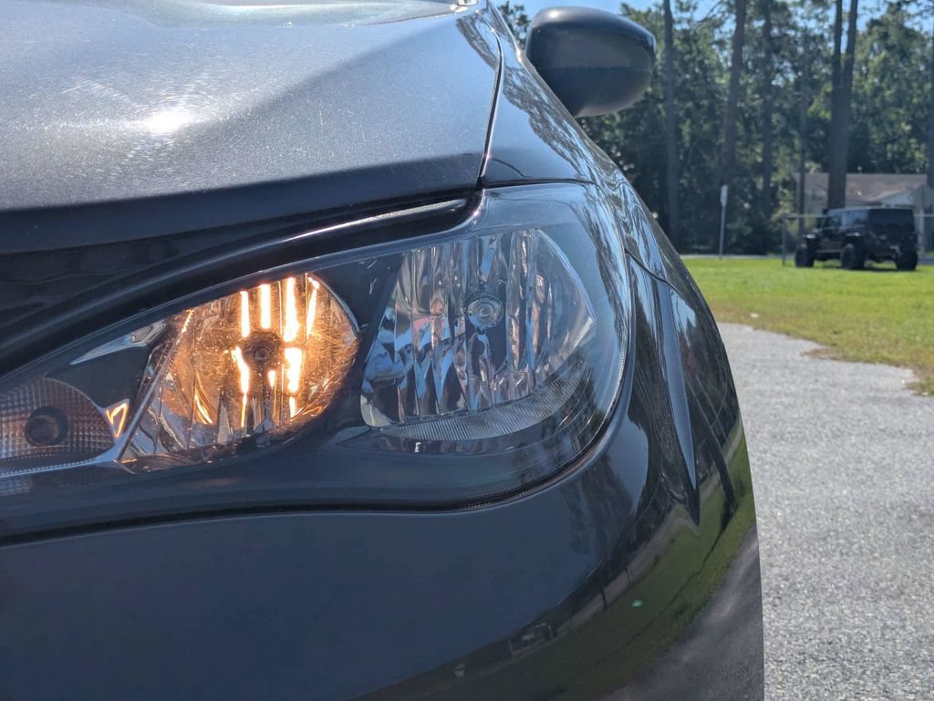 Used 2023 Chrysler Voyager LX FWD image 10