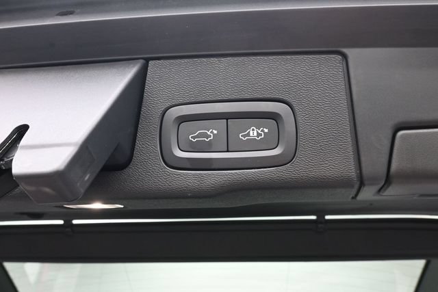 Used 2024 Volvo XC60 B5 Plus w/ Protection Package Premier AWD/4WD image 31