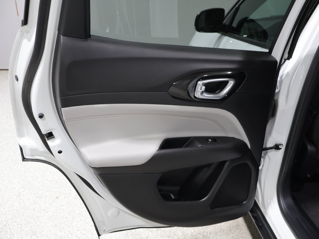 Used 2025 Jeep Compass Limited AWD/4WD image 18