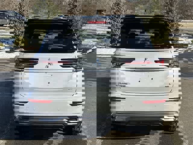 Used 2025 Mitsubishi Outlander GT image 4