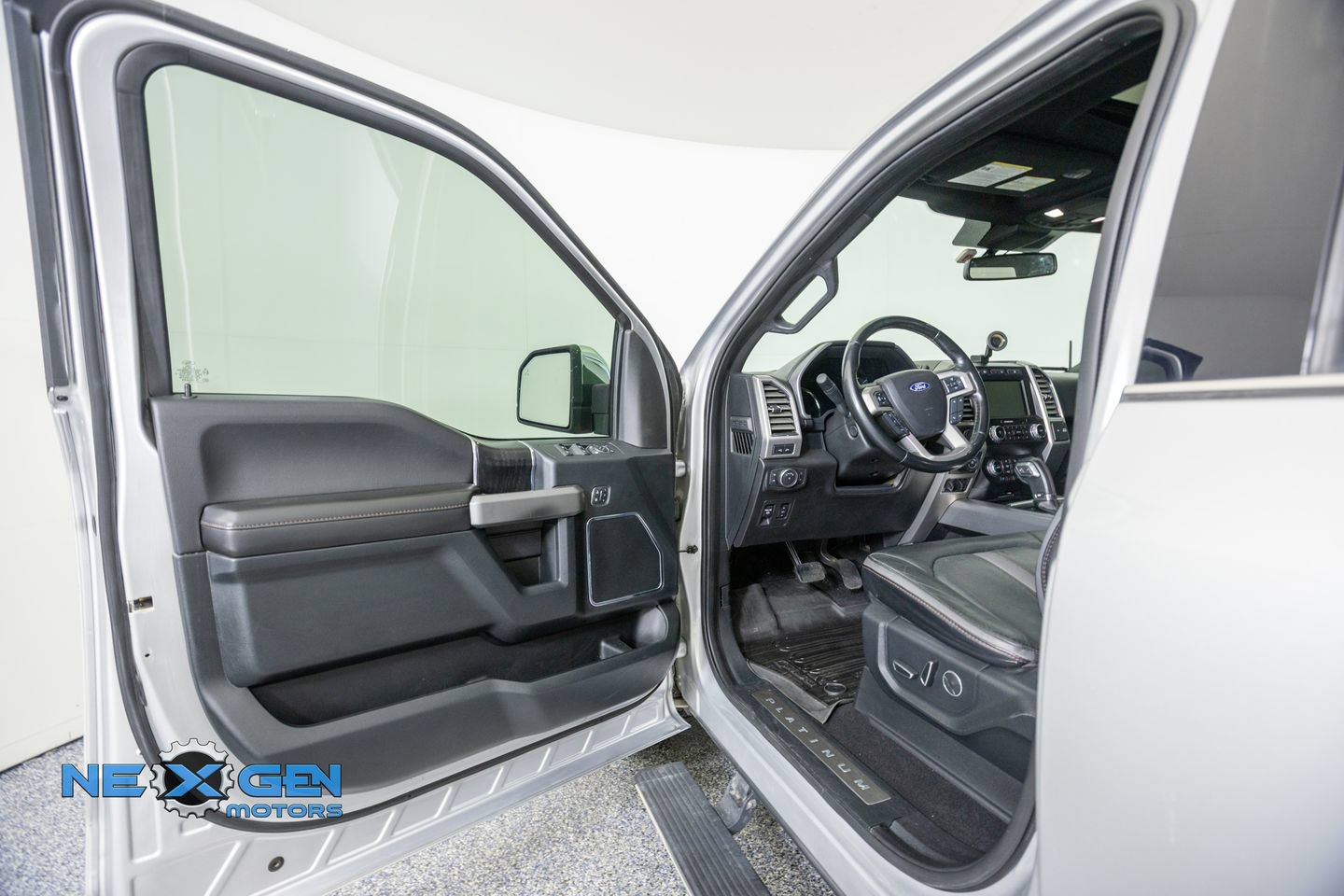 Used 2019 Ford F150 Platinum w/ Equipment Group 701A Luxury AWD/4WD image 9