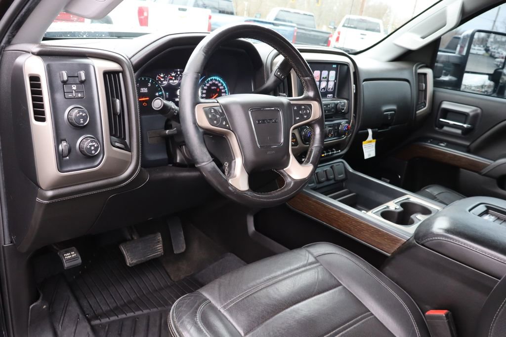 Used 2018 GMC Sierra 3500 Denali w/ Duramax Plus Package image 4