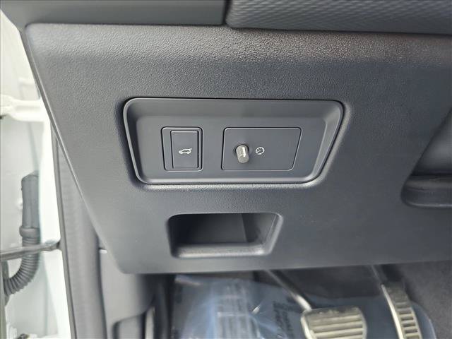 Certified 2023 Land Rover Discovery Metropolitan Edition AWD/4WD image 26