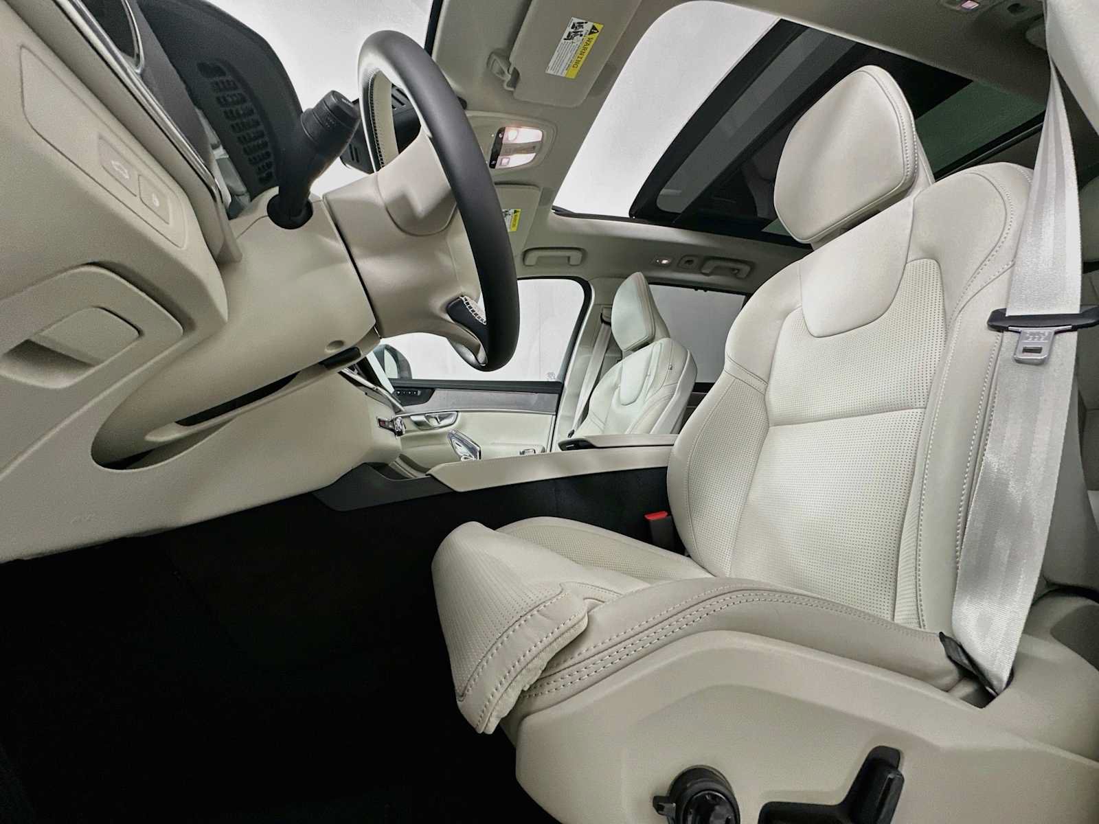 New 2026 Volvo XC90 T8 Ultra w/ Protection Package AWD/4WD image 18