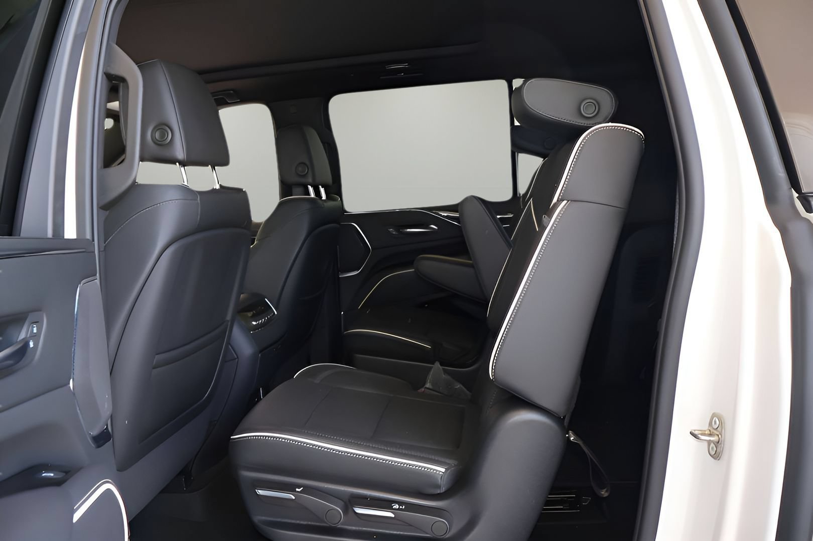 Used 2022 Cadillac Escalade ESV Sport w/ Touring Package AWD/4WD image 12