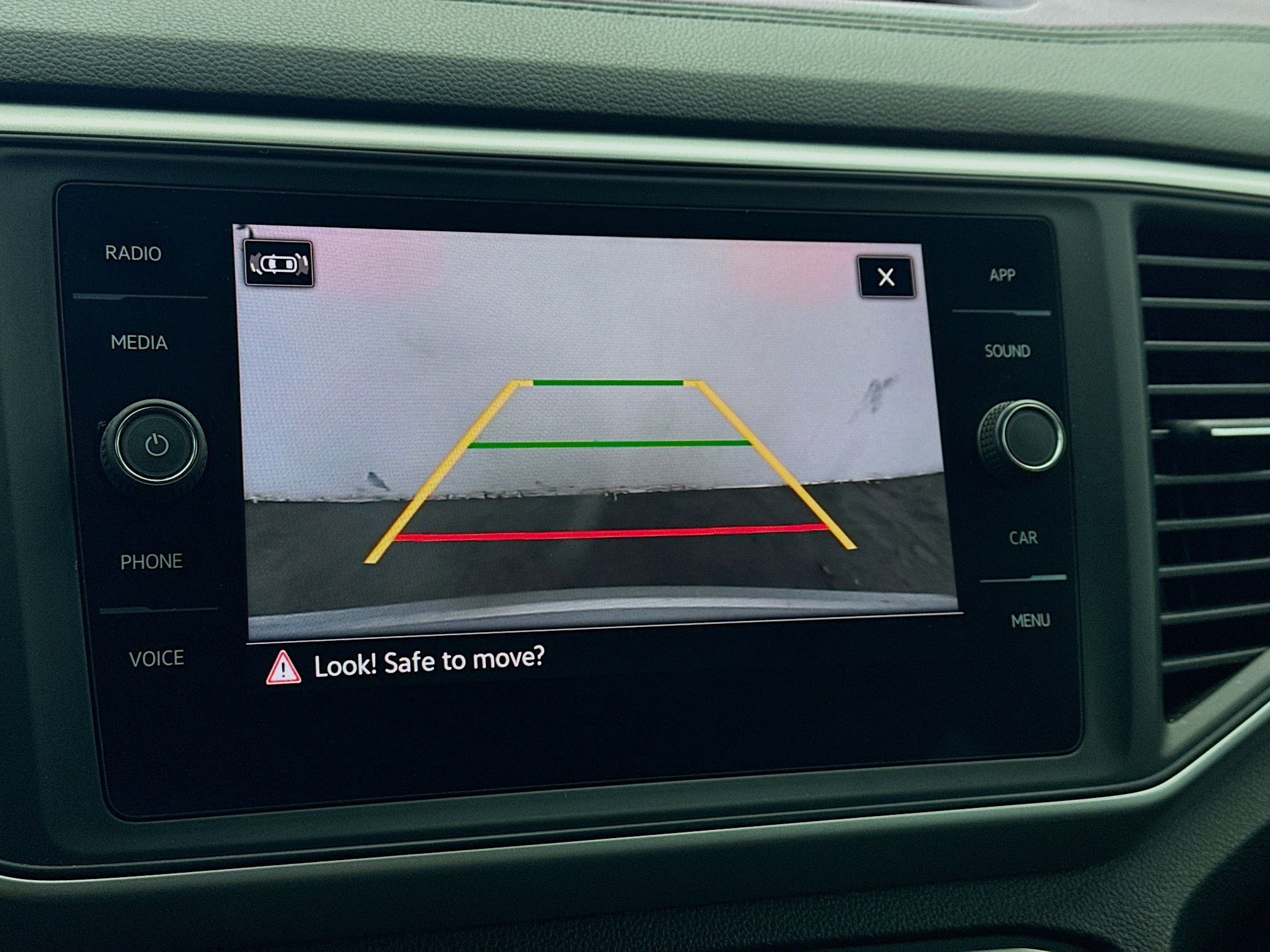 Used 2021 Volkswagen Atlas Cross Sport SE w/ Luggage Net & Mats Package image 10