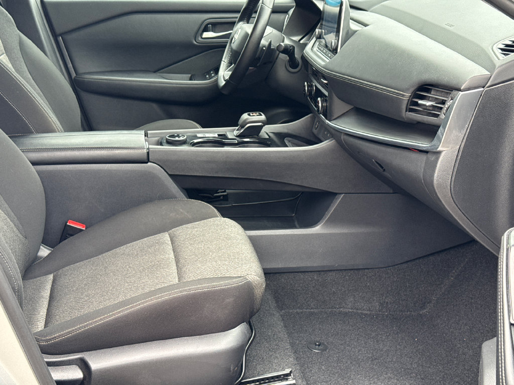 Certified 2025 Nissan Rogue SV AWD/4WD image 16
