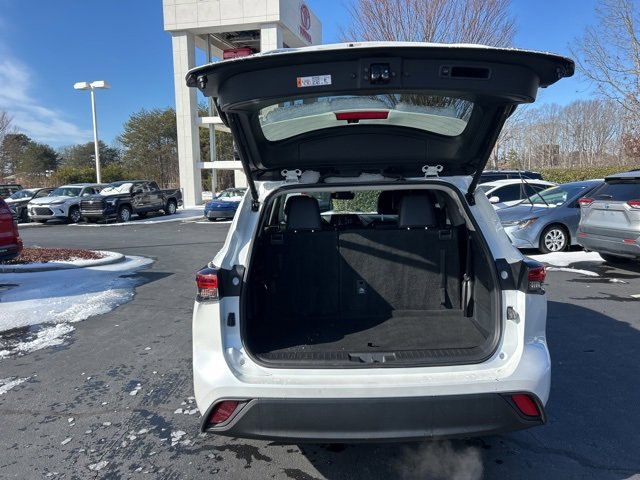 Used 2025 Toyota Highlander XLE image 7