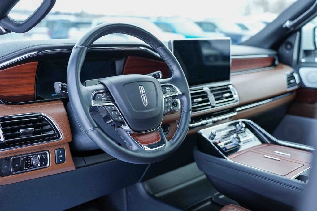 Used 2024 Lincoln Navigator Reserve image 30