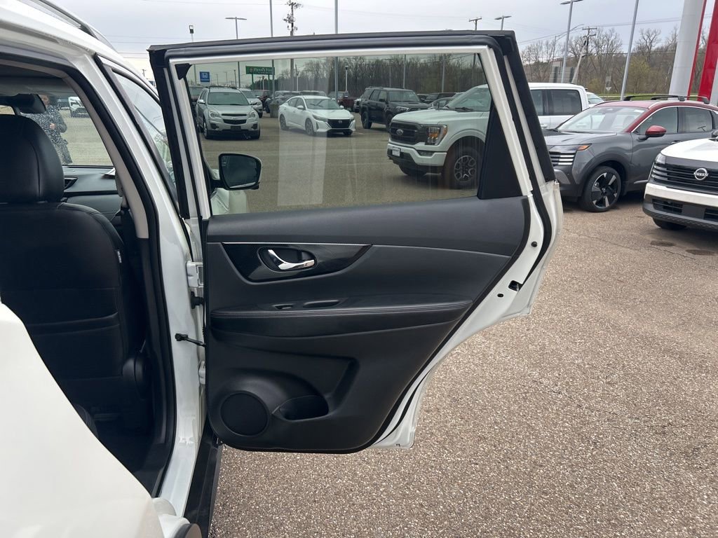 Used 2018 Nissan Rogue SL w/ Premium Package image 20