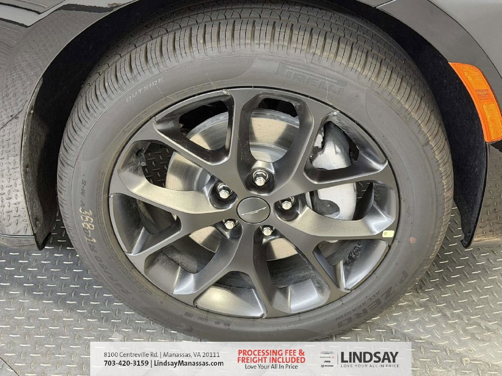 New 2027 Chrysler Pacifica Limited AWD/4WD image 10