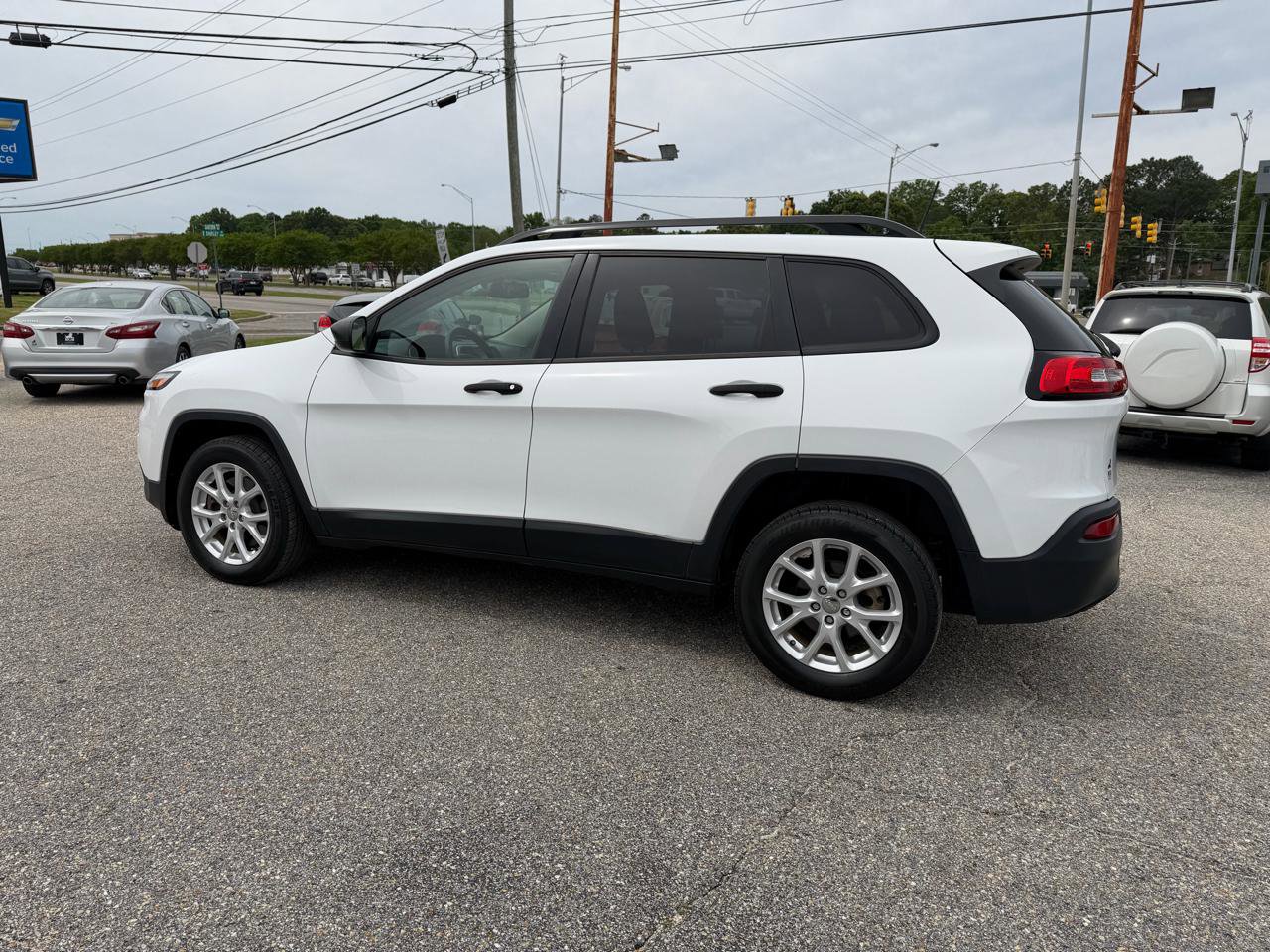 Used 2016 Jeep Cherokee Sport image 15