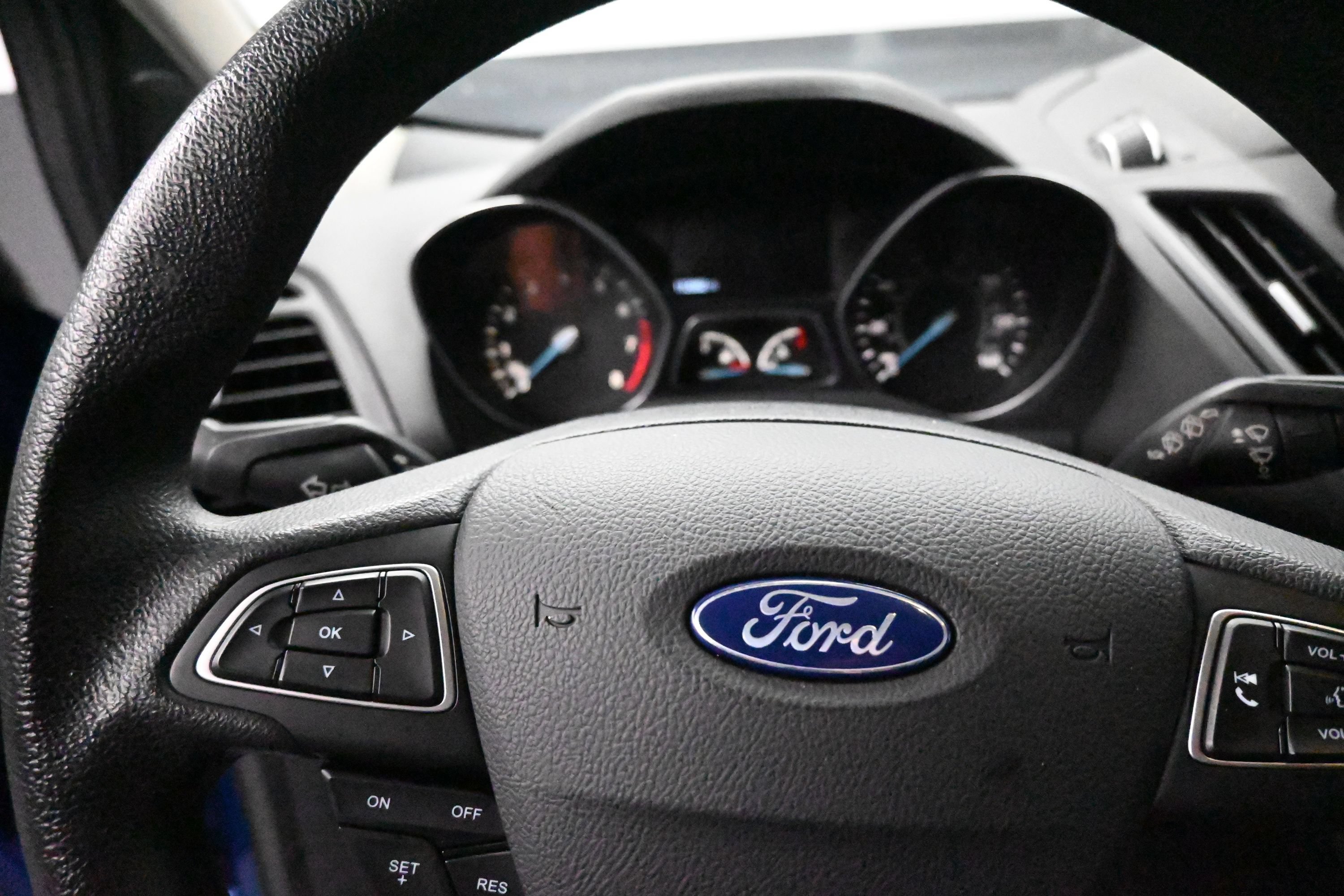 Used 2018 Ford Escape SE w/ SE Sync 3 Package FWD image 16