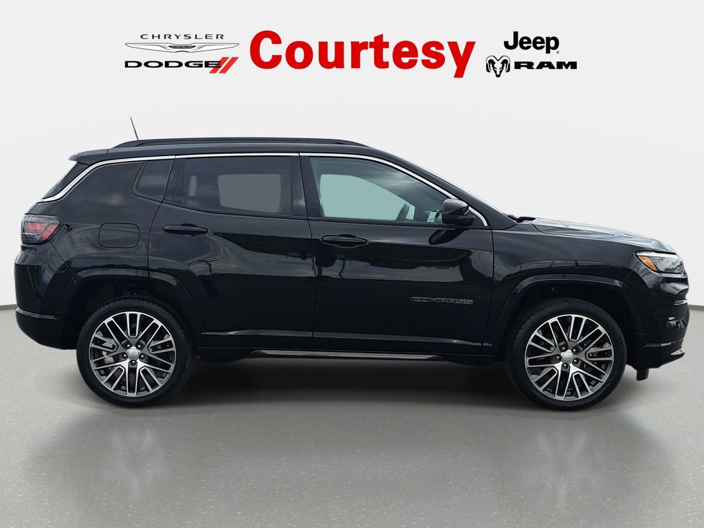 Certified 2023 Jeep Compass Limited w/ Elite Group AWD/4WD image 4