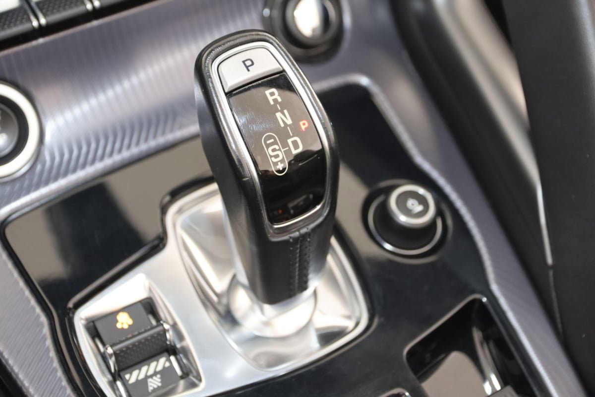 Used 2018 Jaguar F-TYPE R-Dynamic RWD image 7