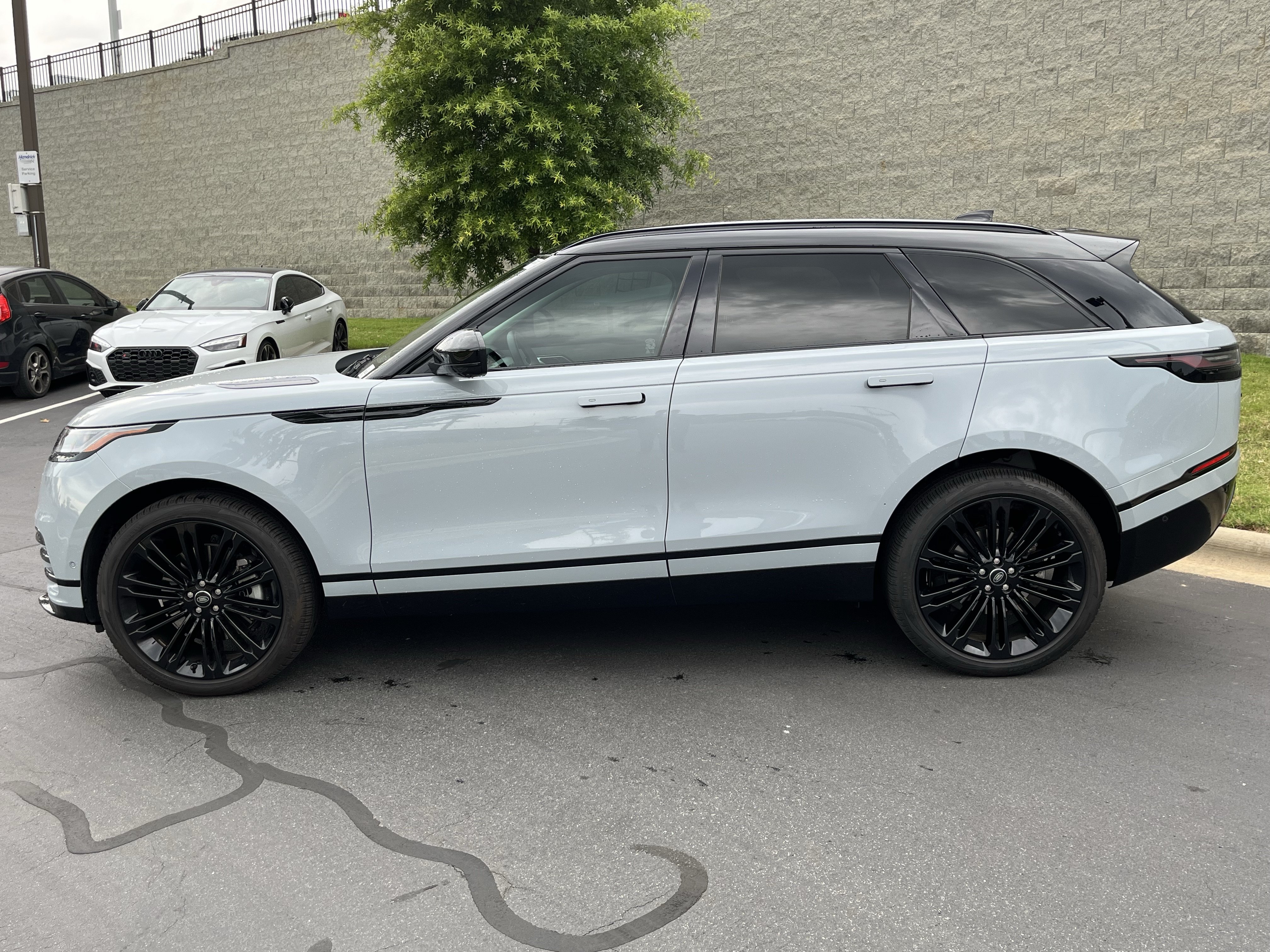 Used 2025 Land Rover Range Rover Velar Dynamic SE AWD/4WD image 4