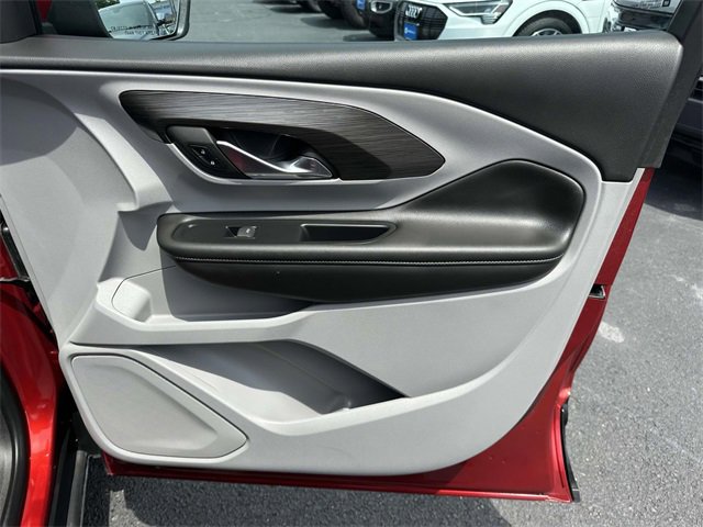 Used 2023 GMC Terrain SLE w/ Driver Convenience Package image 6