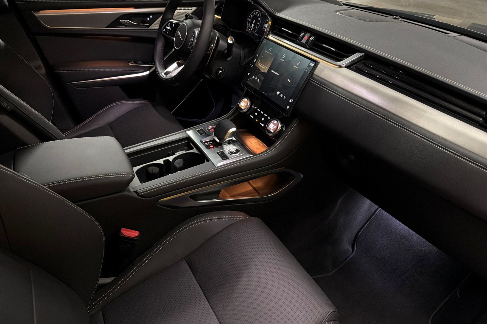 New 2026 Jaguar F-PACE R-Dynamic S AWD/4WD image 28