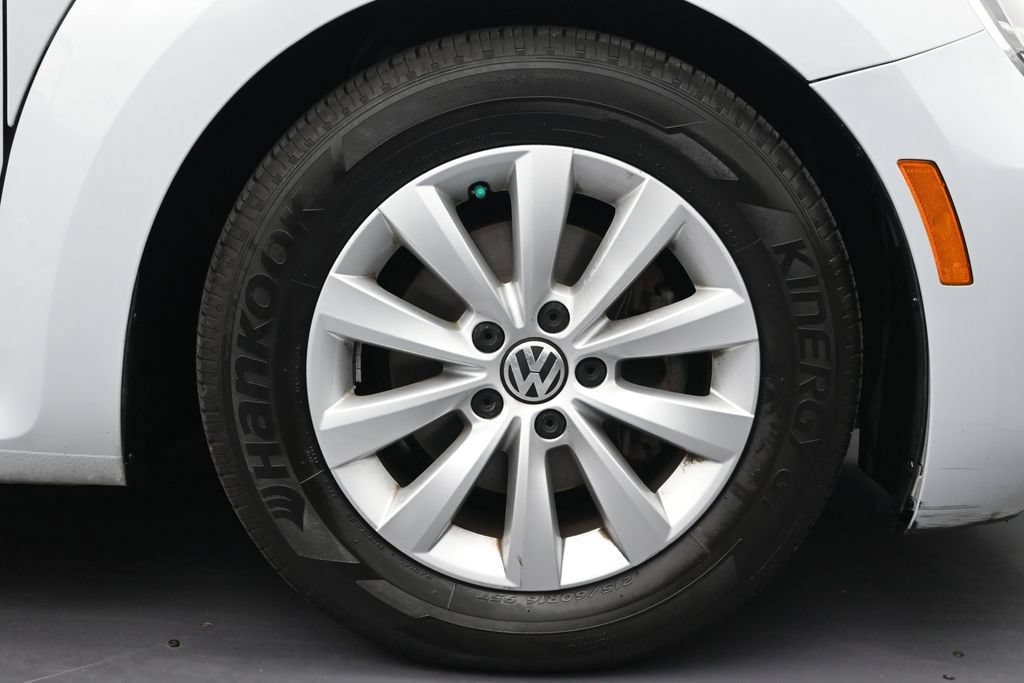 Used 2017 Volkswagen Beetle 1.8T S FWD image 9