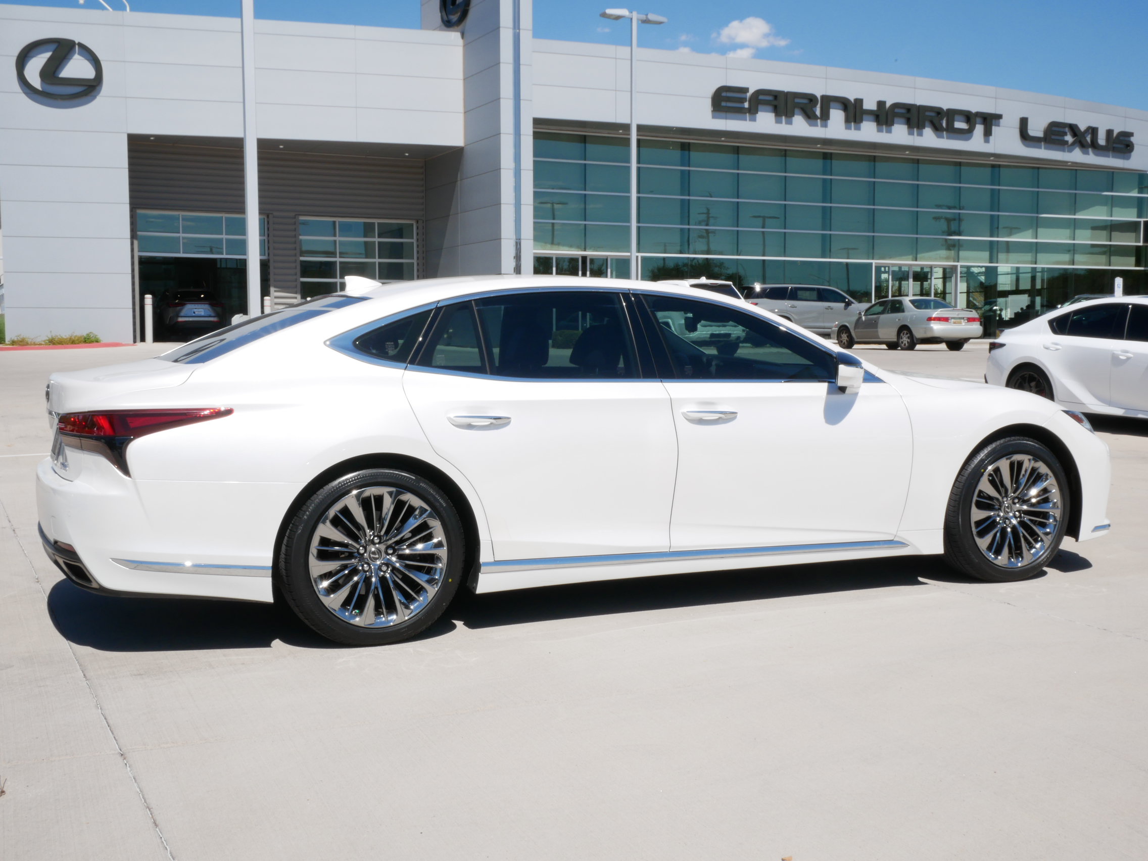 Used 2022 Lexus LS 500 w/ Accessory Package (Z1) RWD image 11