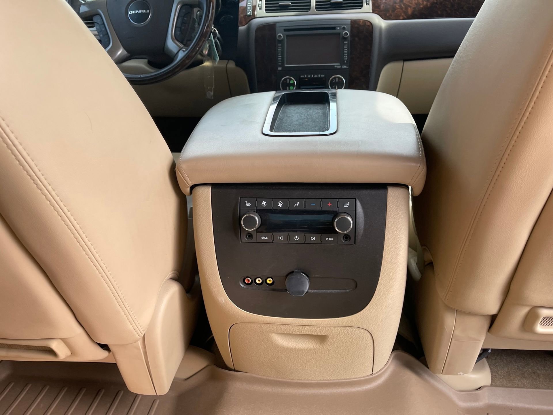 Used 2013 GMC Yukon Denali image 30