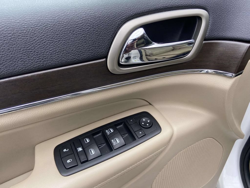 Used 2016 Jeep Grand Cherokee Limited AWD/4WD image 16
