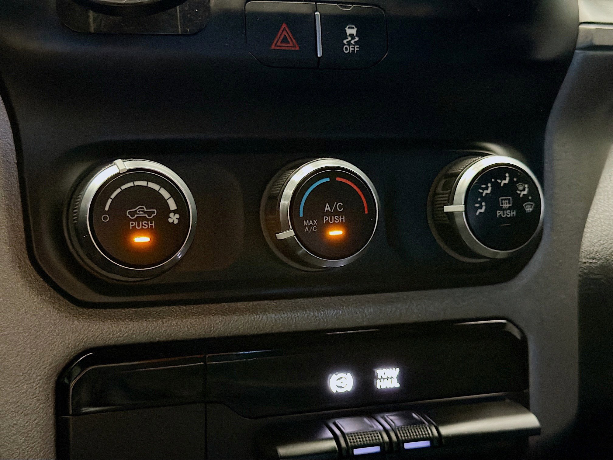 Used 2024 RAM 2500 Tradesman w/ Chrome Appearance Group image 10