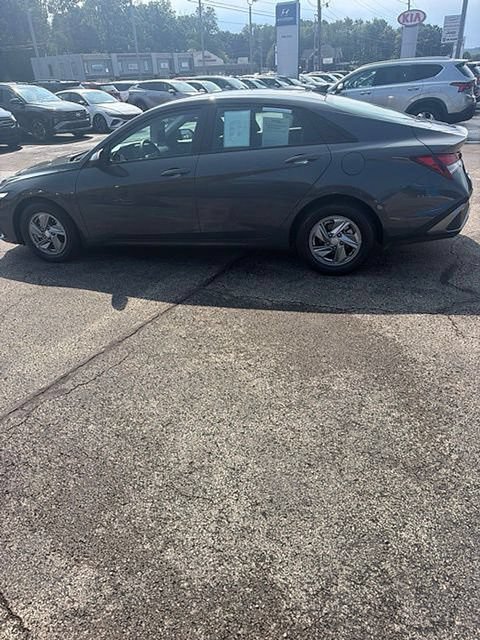 Certified 2026 Hyundai Elantra SE FWD image 4