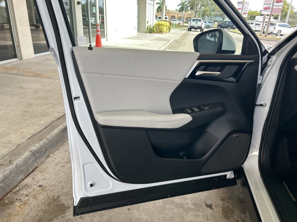 New 2026 Mitsubishi Outlander SE image 35