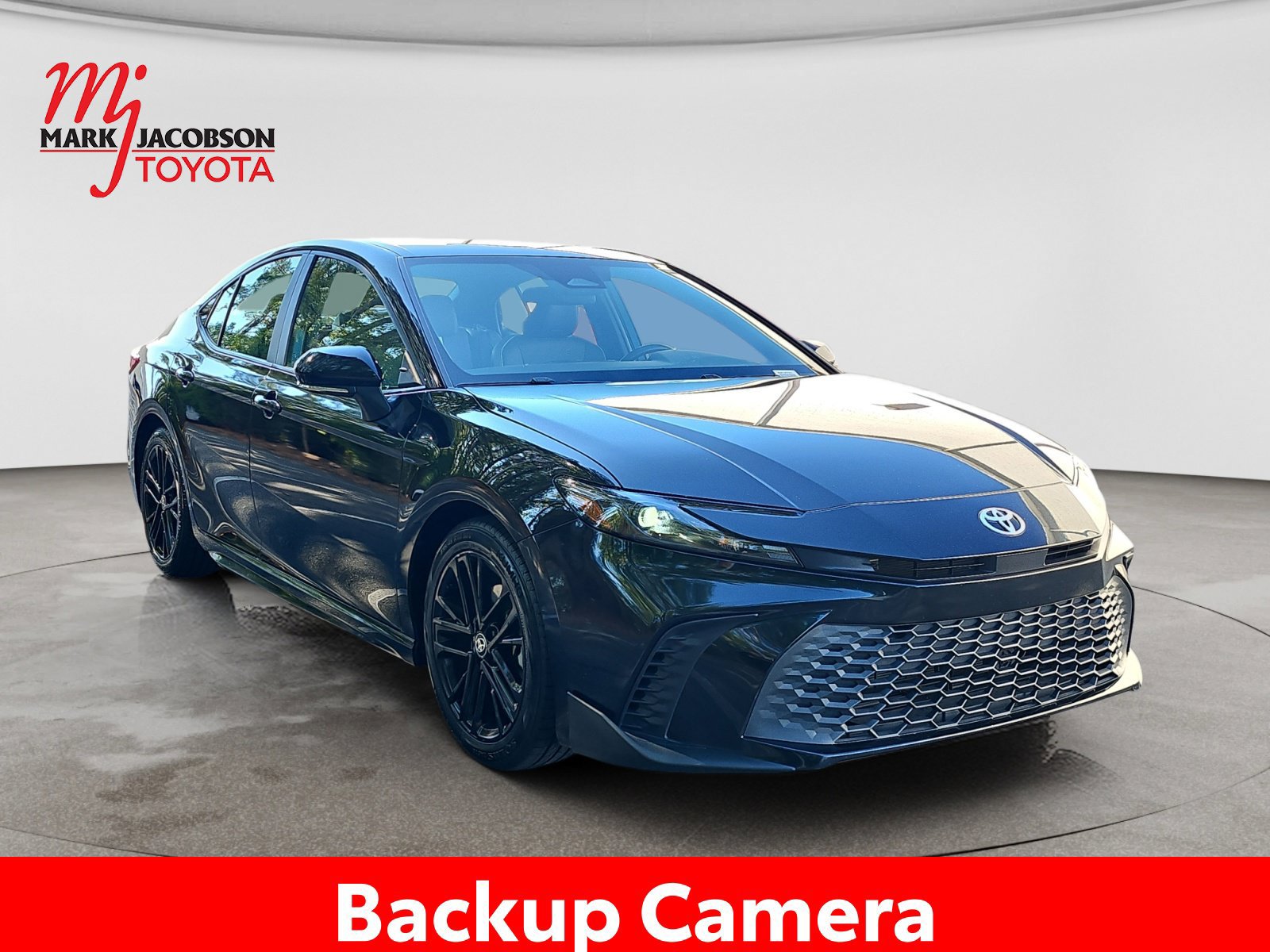 Used 2025 Toyota Camry SE FWD image 5