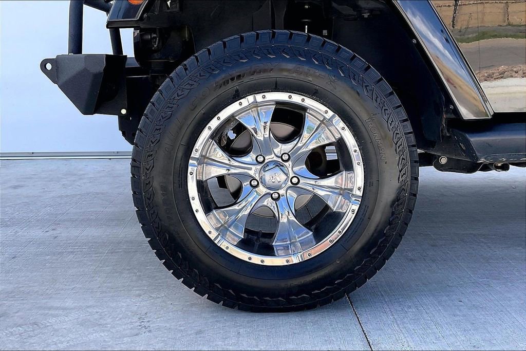 Used 2016 Jeep Wrangler Unlimited Sahara w/ Connectivity Group image 8