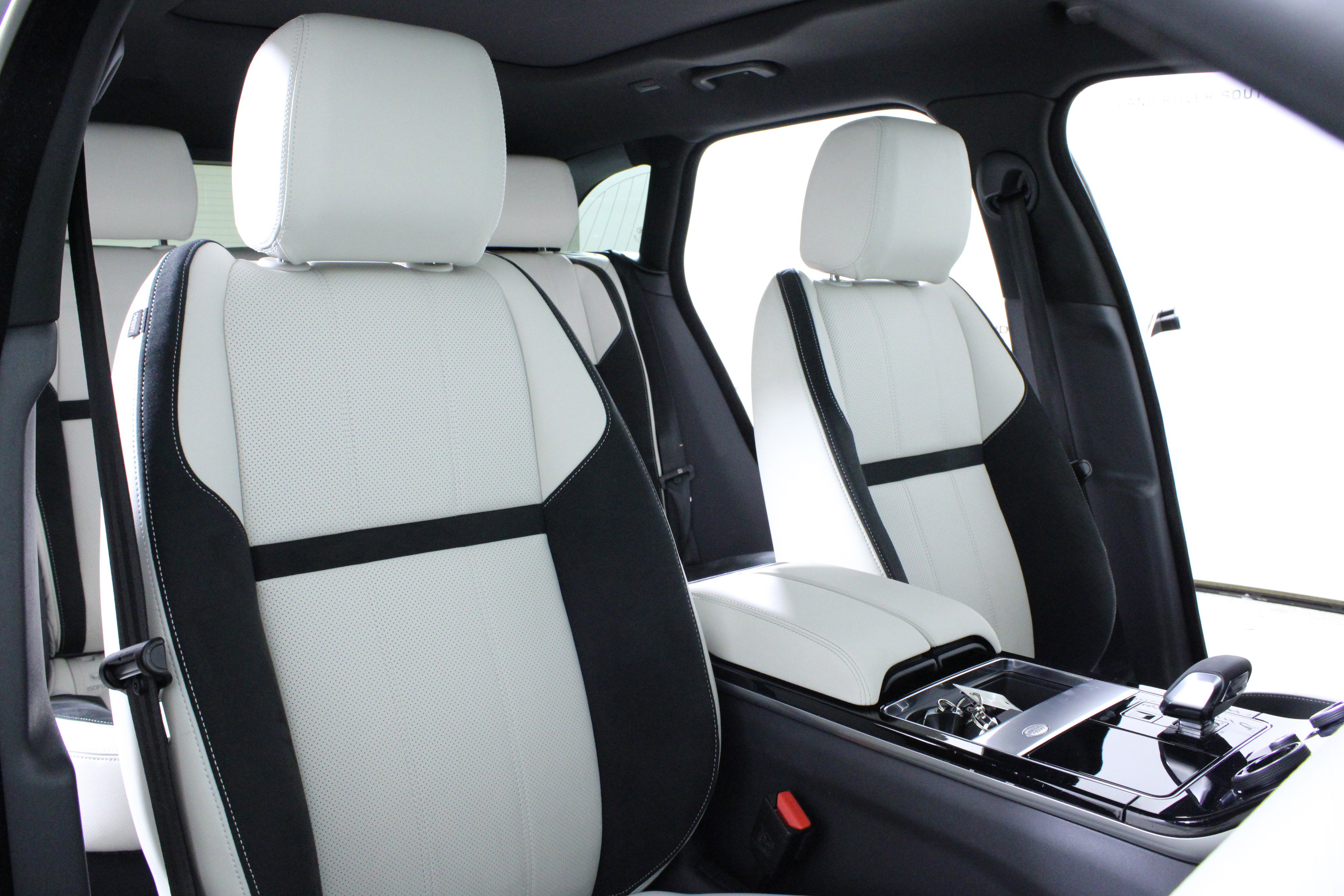 Used 2023 Land Rover Range Rover Velar R-Dynamic S AWD/4WD image 17