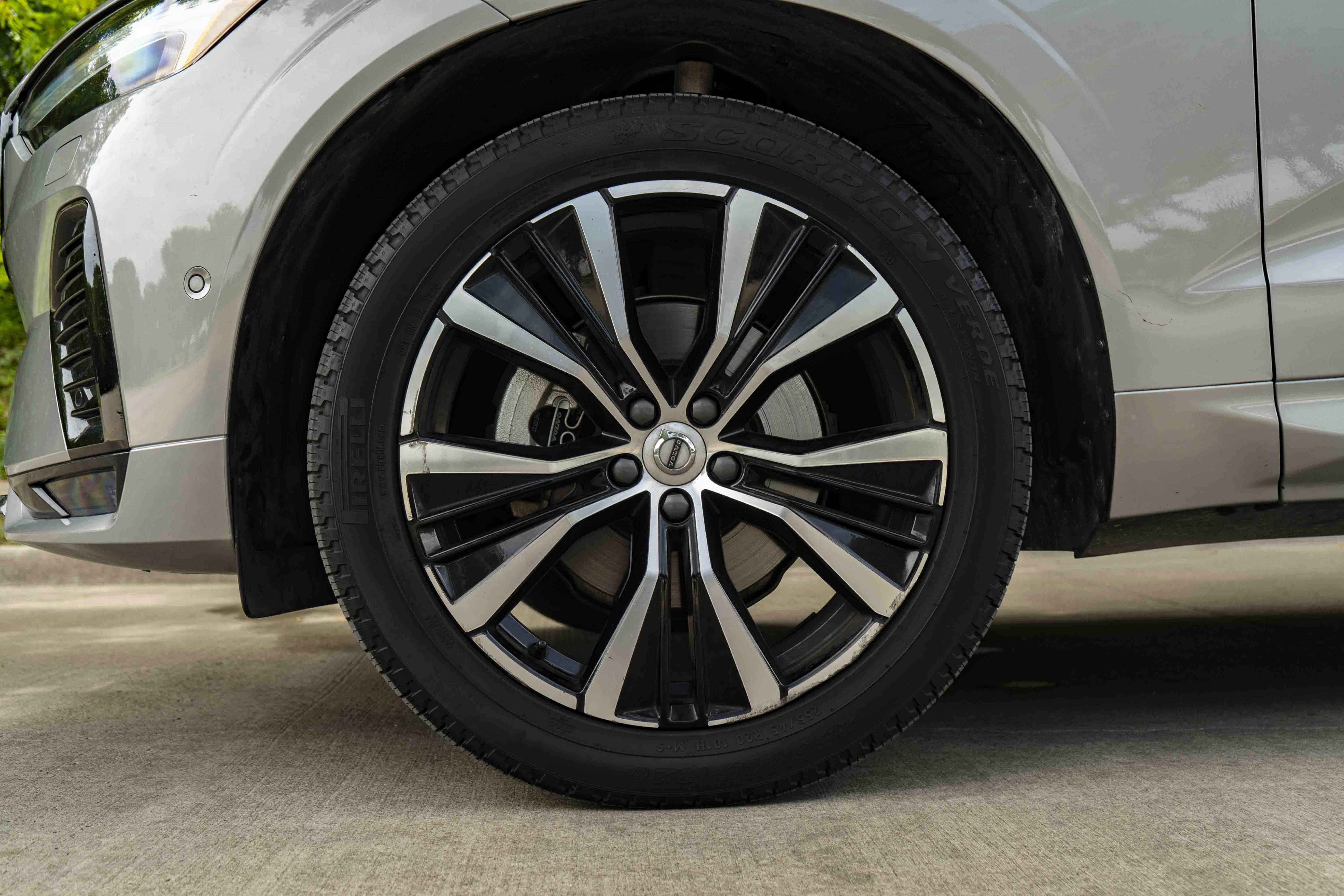 Used 2024 Volvo XC60 B5 Plus AWD/4WD image 14
