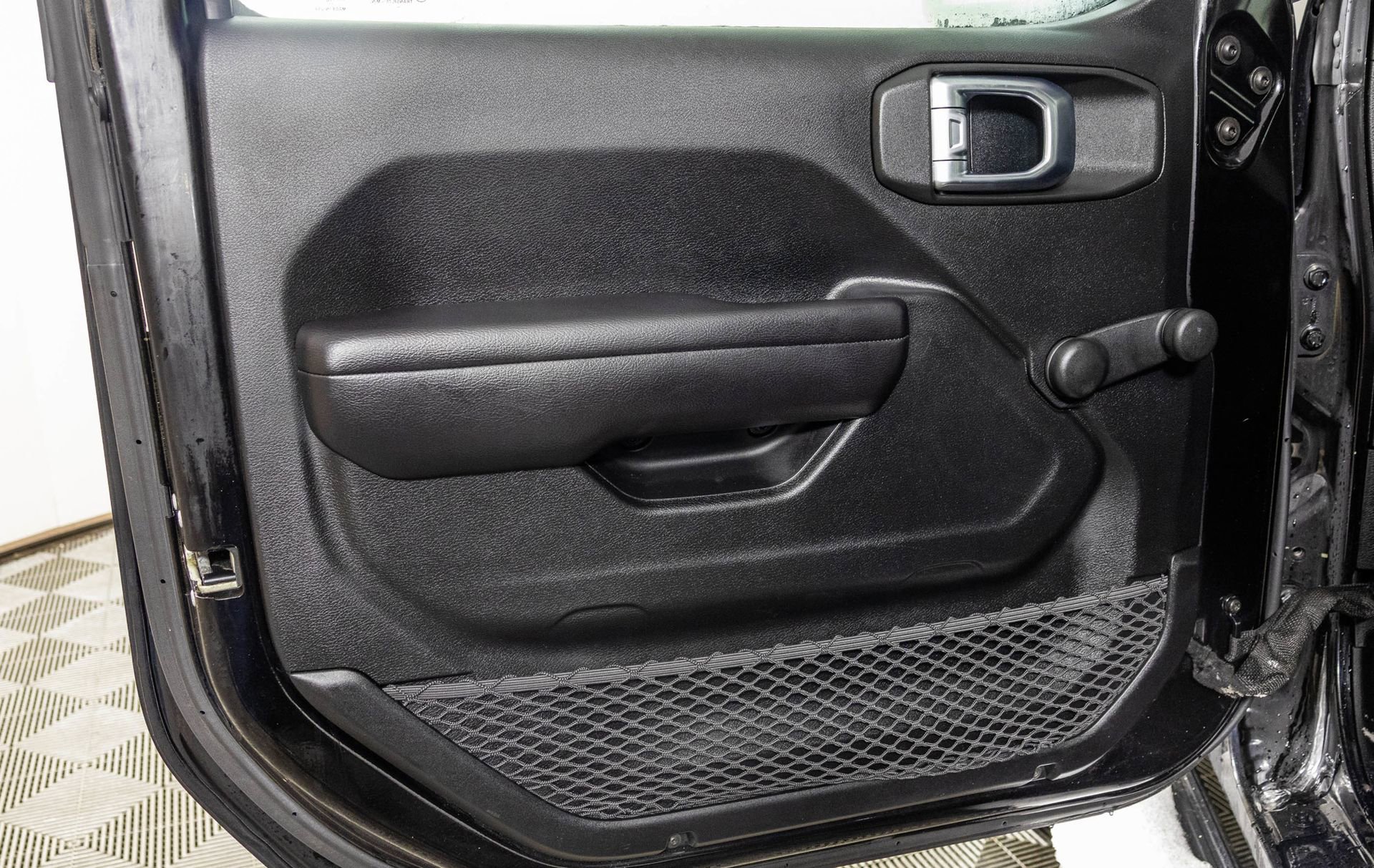 Used 2018 Jeep Wrangler Unlimited Sport image 28