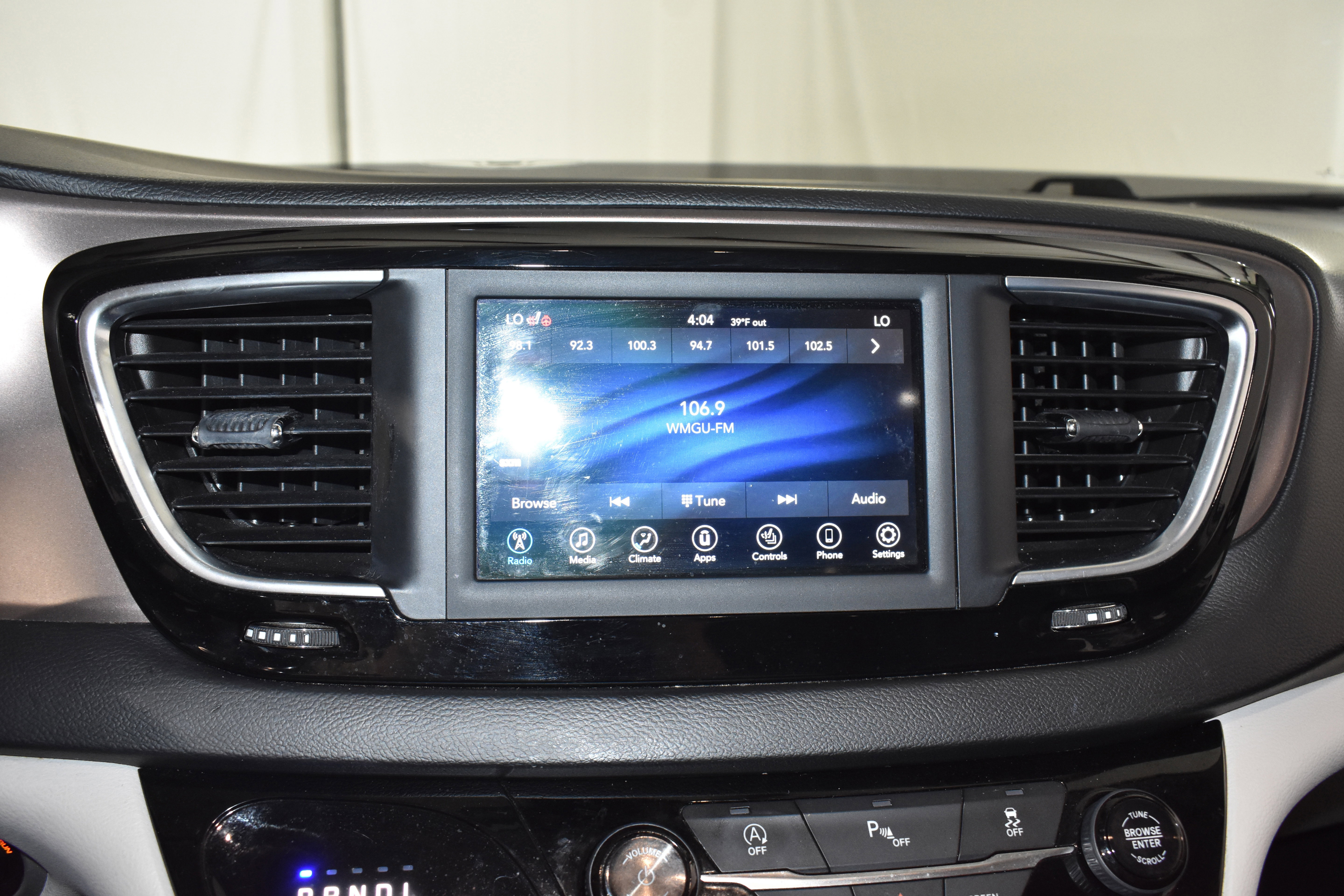 Used 2019 Chrysler Pacifica Touring-L image 17