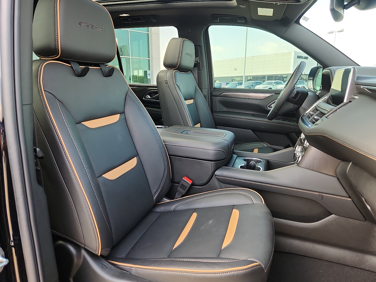 Used 2024 GMC Yukon AT4 w/ Technology Package AWD/4WD image 15