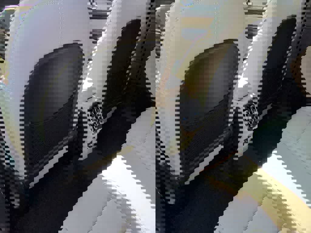 New 2026 Volvo XC40 B5 Ultra w/ Protection Package Premier image 18